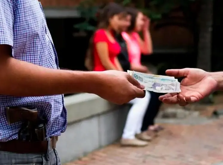La mujer de 22 años al parecer contactaba a las niñas para que le prestaran servicios sexuales al adulto mayor. FOTO ILUSTRACIÓN: EL COLOMBIANO
