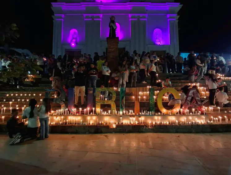 La comunidad de Buriticá se reunió para orar por el eterno descanso de Michelle Dayana Henao Chavarría. Foto: Alcaldía Buriticá