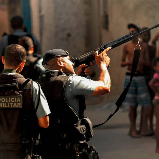 Las tropas élite que combaten el narcotráfico son las más reacias a portar las cámaras a diario, pese a que son la fuerza que más denuncias tiene por atropellos en los barrios brasileros. FOTO<b><span class="mln_uppercase_mln"> GETTY</span></b>