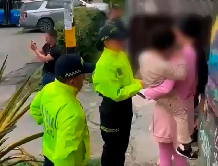 Entre los capturados había incluso mamás y otros familiares de los niños que fueron víctimas de esta red. FOTO: IMAGEN TOMADA DE VIDEO