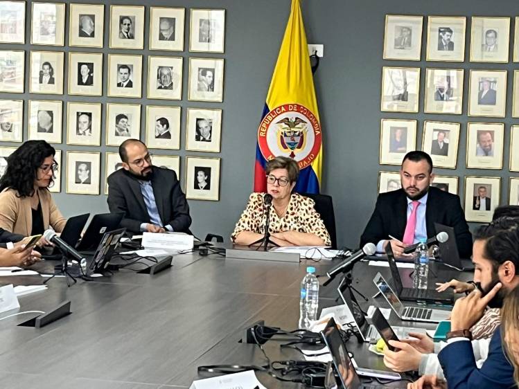 La ministra del Trabajo, Gloria Ramírez, lideró la mesa de la subcomisión de la reforma laboral, integrada por empresarios, sindicatos y expertos. FOTO cortesía