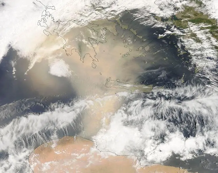 Las líneas negras se han dibujado en la imagen para distinguir la zona de la Tierra en la que tuvo injerencia esta tormenta, por que el polvo es tan denso que impide ver la superficie terrestre debajo. FOTO Cortesía Nasa