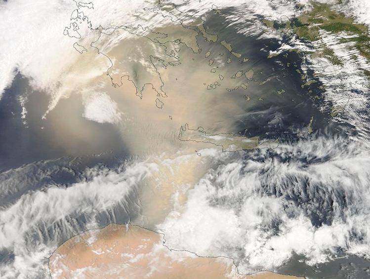 Las líneas negras se han dibujado en la imagen para distinguir la zona de la Tierra en la que tuvo injerencia esta tormenta, por que el polvo es tan denso que impide ver la superficie terrestre debajo. FOTO Cortesía Nasa
