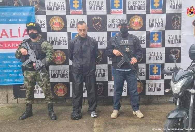 El uniformado de la Sijín le habría exigido 20 millones de pesos a un taxista. FOTO Cortesía