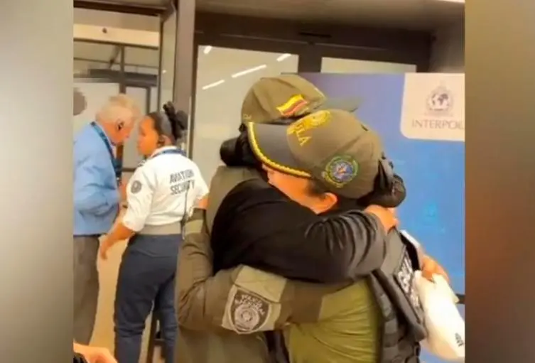 La joven de 21 años fue rescatara por el Gaula y autoridades ecutorianas. FOTO: GAULA