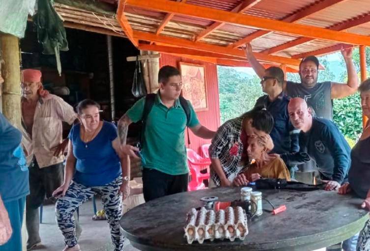 Don Javier se reencontró con su familia tras más de una semana de búsqueda. FOTO: CORTESÍA