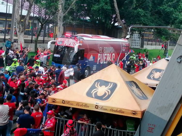 El Independiente Medellín ya llegó al Atanasio Girardot para el duelo ante Pereira. FOTO MANUEL SADARRIAGA