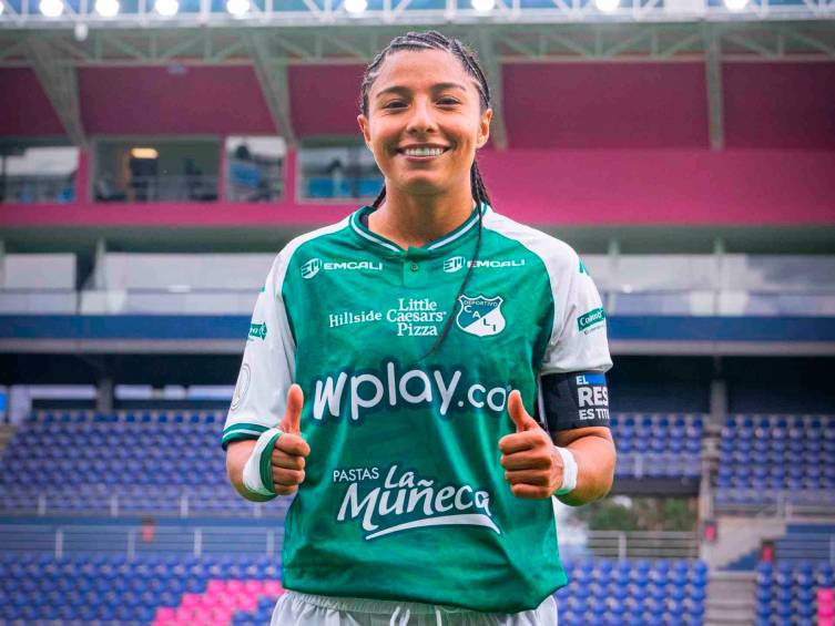 Jessica Bermeo celebra el gol con el que el Deportivo Cali empató, en la agonía ante Libertad en el debut de la Copa Libertadores Femenina. FOTO TOMADA X@CaliFemenino
