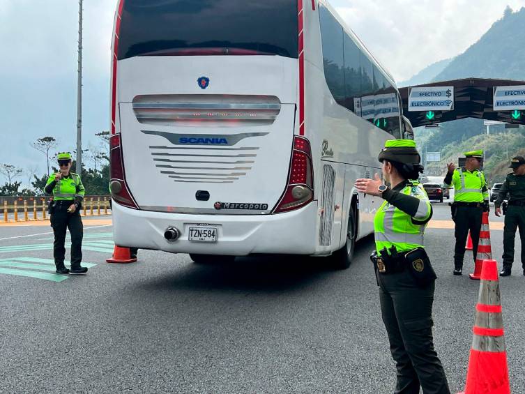 La Policía de Tránsito estuvo distribuida por los seis ejes viales del departamento. FOTO Cortesía