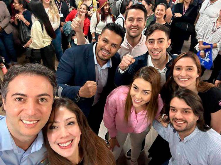 Este es el equipo que Quintero presentó como el que lideraría las campañas regionales de Independientes. FOTO Cortesía