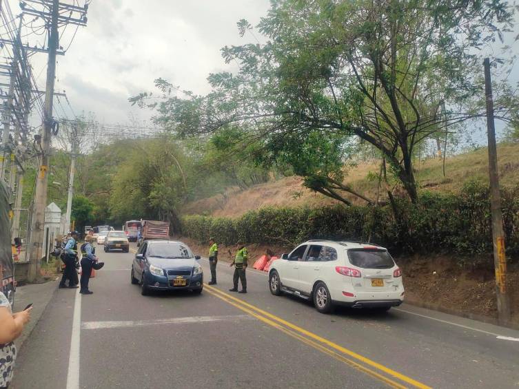 Desde la Policía de Tránsito y Carreteras informaron que pasadas las 4:00 p.m. se abrió la vía. FOTO Cortesía Policía de Tránsito