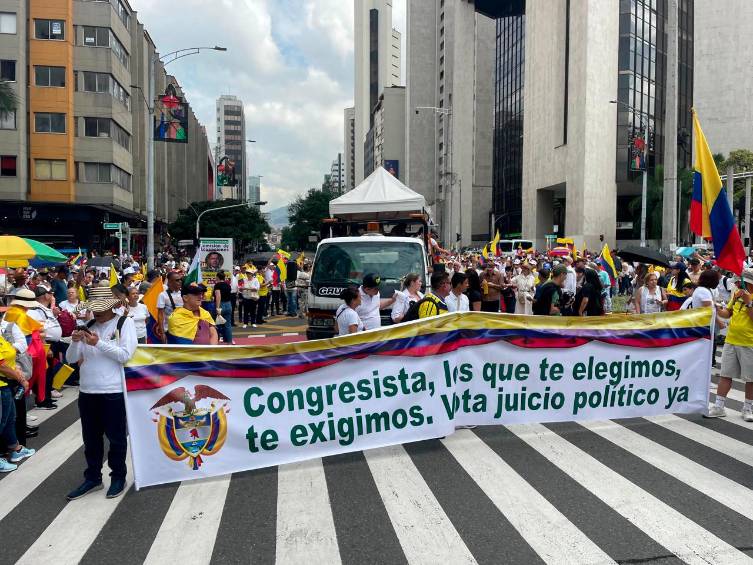 En las calles de Medellín ya empezaron a marchar. FOTO Manuel Saldarriaga