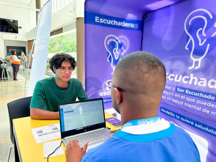 Los Escuchaderos son una de las estrategias de la Alcaldía de Medellín para promover la salud mental. FOTO Cortesía Alcaldía de Medellín