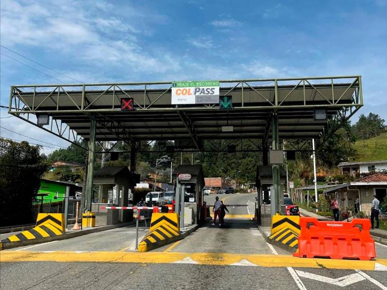 En el peaje Escobero-Alto de Palmas estarán exentos del pago las motocicletas, las bicicletas y los vehículos de servicio público colectivo y de empresas autorizadas que atienden algunas veredas de Envigado. FOTO: Cortesía Alcaldía de Envigado