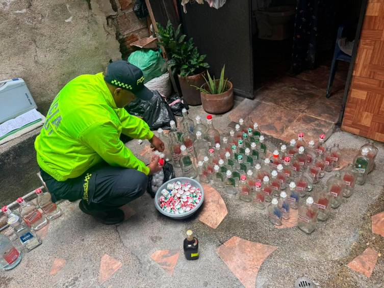 Licor adulterado acecha en Feria de las Flores: desmontaron alambiques y negocios piratas en Bello, Laureles y Manrique