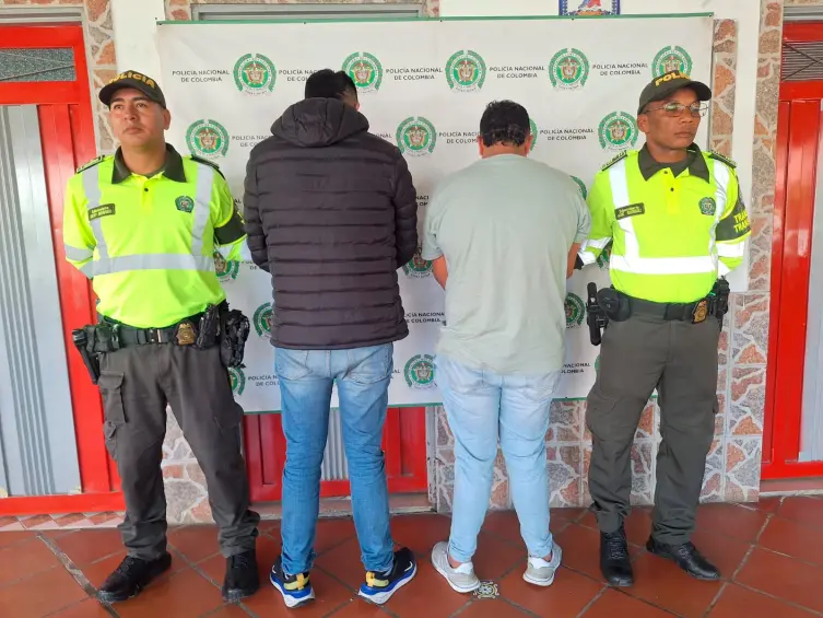 Decomisan casi 3 toneladas de carne insalubre que llevaban en un furgón por la vía Barbosa-Cisneros