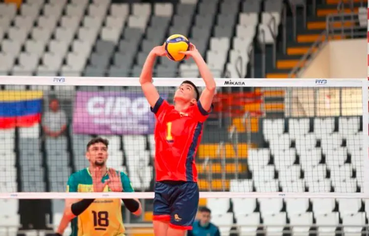 El antioqueño Juan Esteban Restrepo estará con la Selección, es uno de los capitanes de la Tricolor y de los armadores con mayor potencial del voleibol colombiano. <span class="mln_uppercase_mln">FOTO</span> <b><span class="mln_uppercase_mln">cortesía</span></b> 