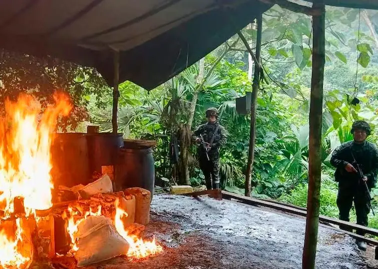 Los elementos hallados fueron destruidos de manera controlada en el mismo sitio. FOTO CUARTA BRIGADA