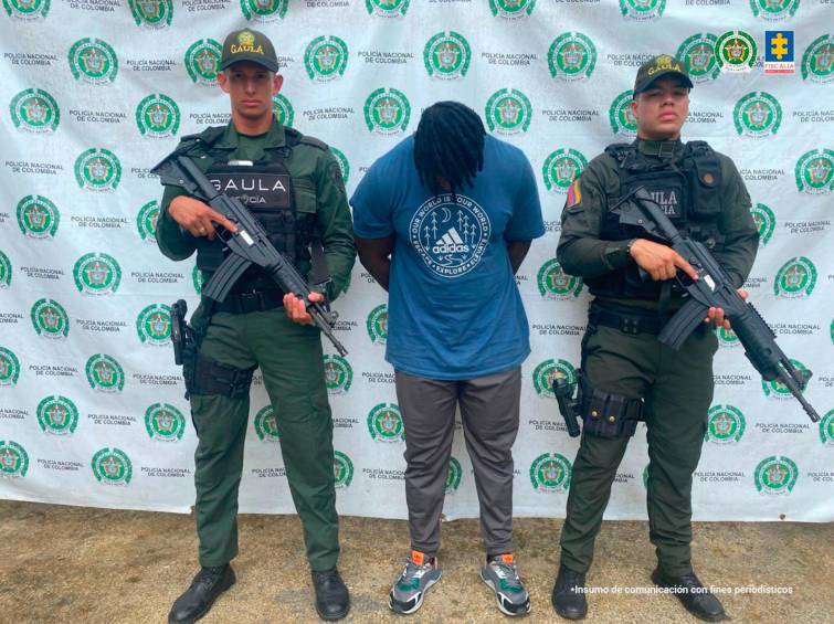 El expolicía fue capturado en Chocó este 8 de enero para que cumpla la sentencia de primera instancia que lo condena a 39 años de prisión. Esta fue apelada. FOTO Cortesía Fiscalía General de la Nación