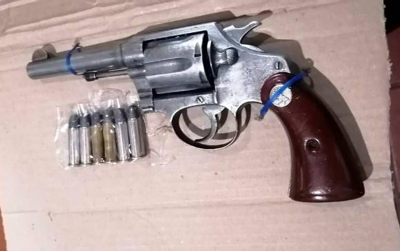 Este es el revólver Colt calibre 38 incautado a “Zeta” e involucrado en varios homicidios. FOTO: CORTESÍA DE LA POLICÍA.