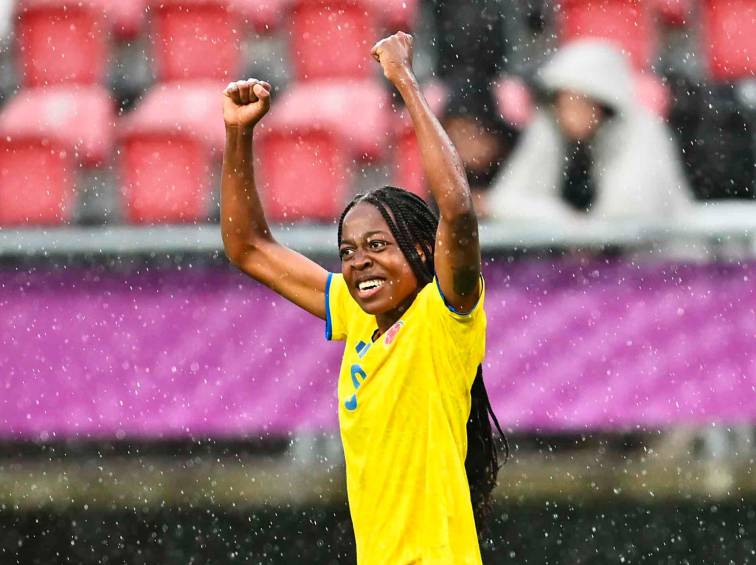 La delantera colombiana Valerín Loboa celebra el tanto con el que vencieron a Nigeria para avanzar a la semifinal del Mundial Sub 20 femenino en Polonia. FOTO GETTY 