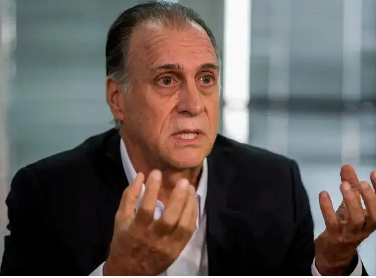 Las imágenes apócrifas del gerente de EPM, John Maya, han aparecido en la red social Facebook. FOTO EL COLOMBIANO