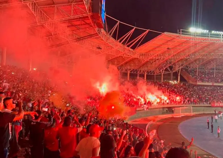 Las hinchadas de América y el DIM son de las más apasionadas del país y esto las ha llevado a protagonizar desmanes en algunas ocasiones. FOTO REDES SOCIALES