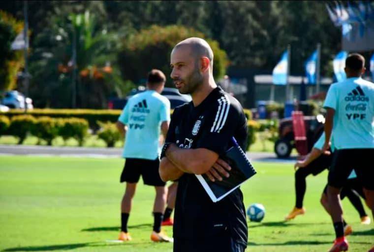 Cuando era futbolista profesional, el entrenador argentino Javier Mascherano ganó la medalla de oro en los Juegos Olímpicos de Pekín 2008. FOTO: AFA