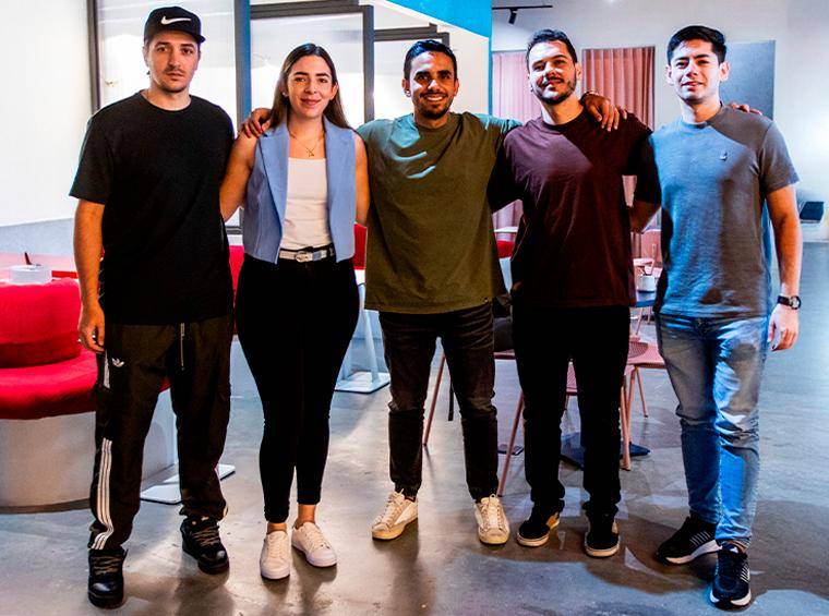 De izquierda a derecha: Anderson Mejía, Paola Tobón, Juan Simón Salazar, Felipe Echeverri y César López. Foto: Julio César Herrera. 