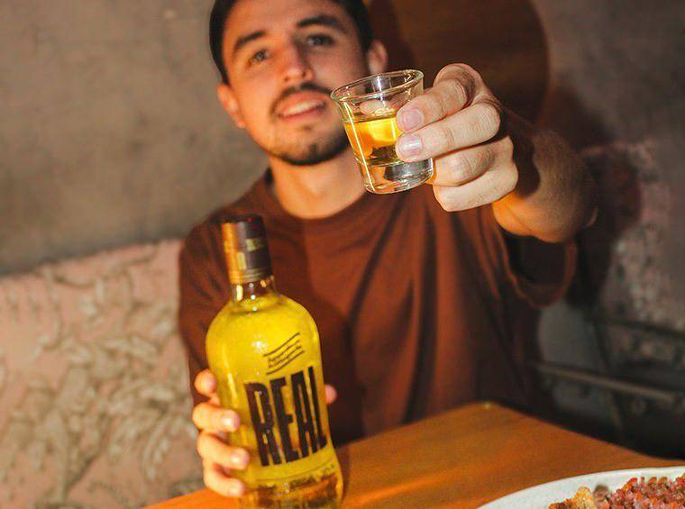 Aguardiente Real 24°, para vivir momentos reales