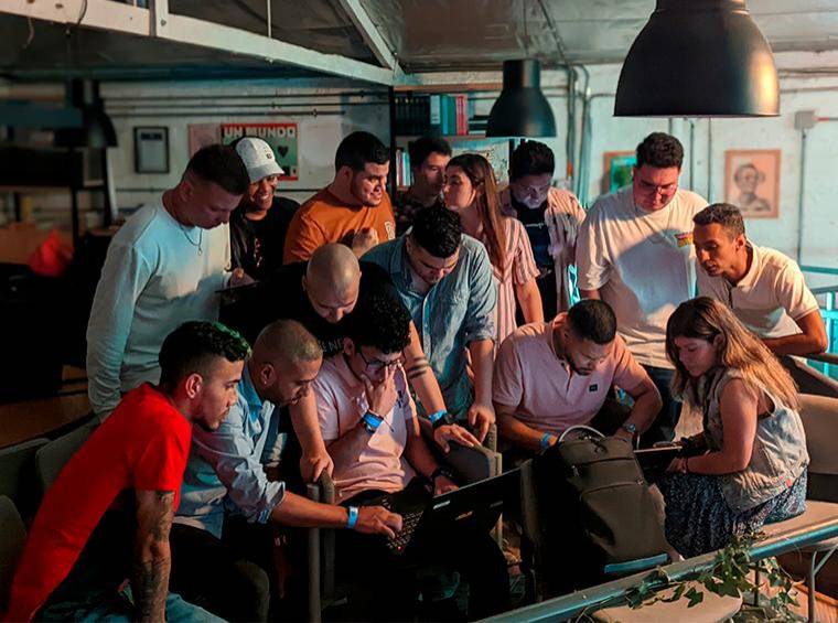 Registro del equipo resolviendo una falla en la fiesta de fin de año, diciembre 2023. FOTO cortesía