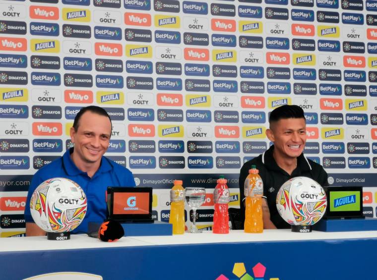 Alejandro Restrepo y Jhonny Vásquez del Deportivo Pereira en la rueda de prensa previa a la final ante el DIM en el Atanasio. FOTO CORTESIA PEREIRA 