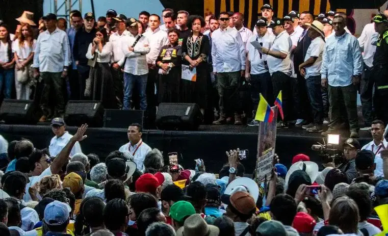 La medida recae sobre los 23 voceros dentro del proceso de paz urbana del Valle de Aburrá, pero tendría incidencia directa en siete que están en libertad. FOTO: EL COLOMBIANO