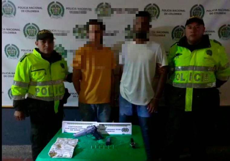 Dos hombres, de 24 y 38 años respectivamente, fueron dejados bajo disposición de las autoridades. FOTO: Cortesía 