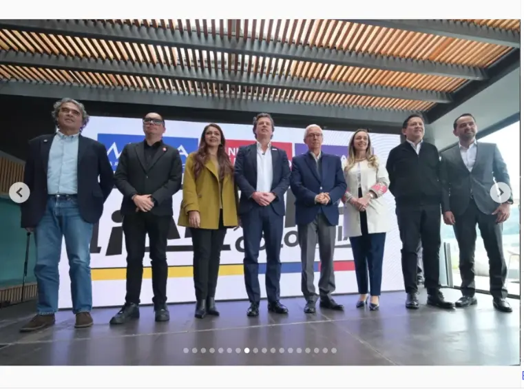 De izquierda a derecha: Sergio Fajardo, Juan Sebastián Gómez, Juan Manuel Galán, Jorge Robledo, Ana Paola Agudelo, Manuel Virgüéz y Geovany Londoño. Foto: redes sociales