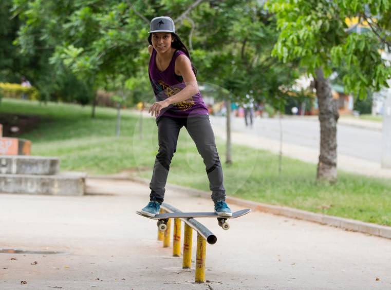 La antioqueña Ana María Rendón es una de las exponentes principales del skateboarding en el país. FOTO JAIME PÉREZ