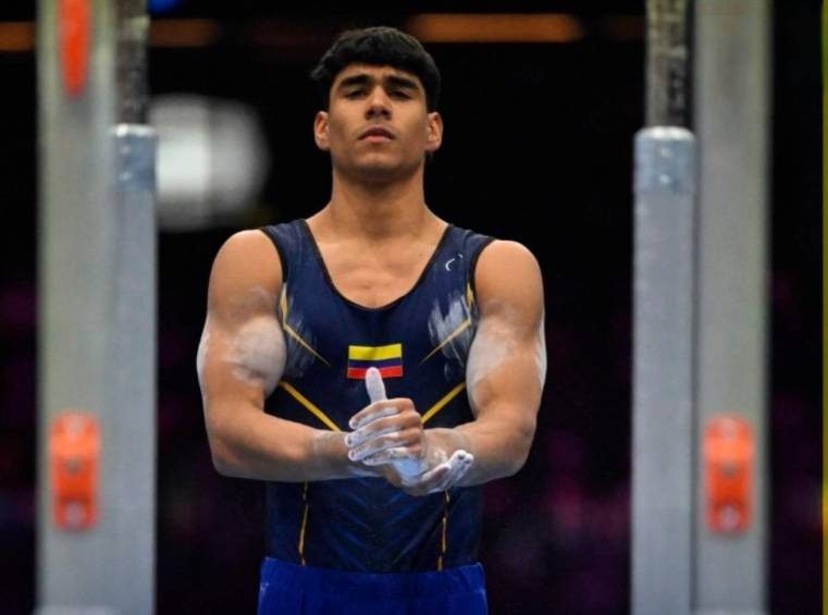El gimnasta colombiano Ángel Barajas ocupa parcialmente el segundo lugar en la clasificación individual del Mundial de Gimnasia que se cumple en Rotterdam, y en el que Colombia es tercero por equipos. FOTO CORTESÍA upagpagu