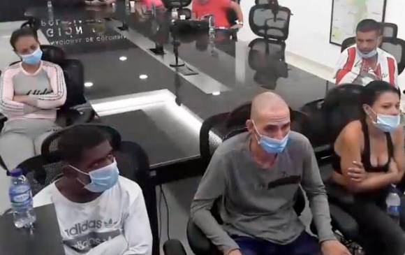 Estos son los cinco capturados en Medellín durante la audiencia de legalización de captura ante un juez de Cúcuta. FOTO: La Opinión (Cortesía).