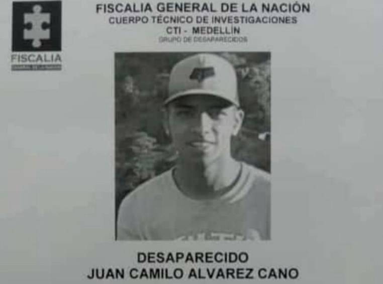 Con volantes como este la Fiscalía y los familiares buscaban al muchacho de 22 años. FOTO: CORTESÍA.