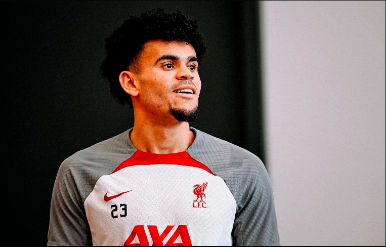 Luis Díaz, extremo colombiano que milita en el Liverpool. FOTO PÁGINA OFICIAL DEL LIVERPOOL