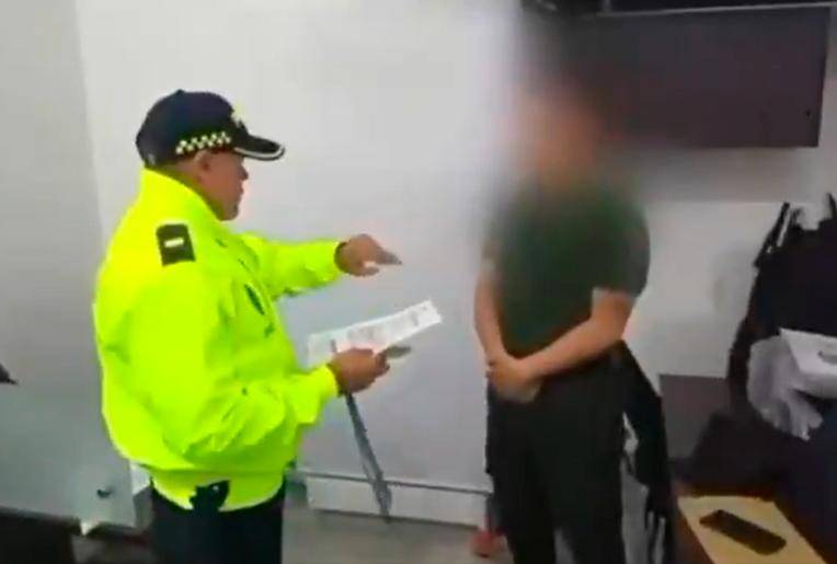 Los policías activos fueron capturados por miembros de la propia institución. FOTO: POLICÍA