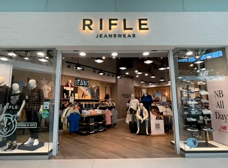 La marca colombiana Rifle continúa apostando por el talento nacional con nuevas oportunidades laborales en el sector moda. FOTO: CORTESÍA