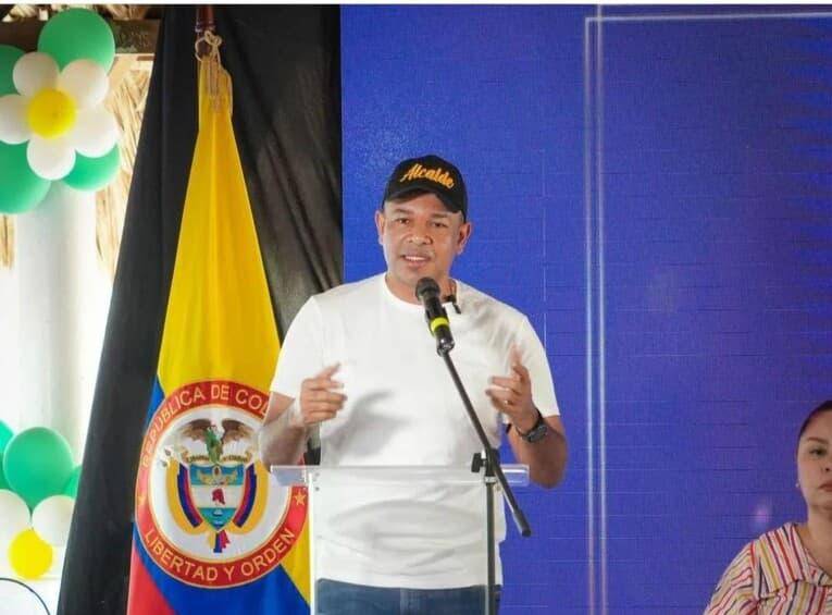 El recibió autorización para ausentarse de su cargo durante casi un mes con el argumento de participar en una misión de observación sobre la organización del Mundial de Fútbol 2026. FOTO: Colprensa.