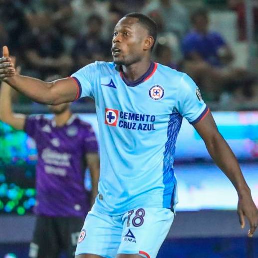El colombiano Díber Cambindo marcó doblete en el fútbol de México. FOTO TOMADA @CRUZAZUL