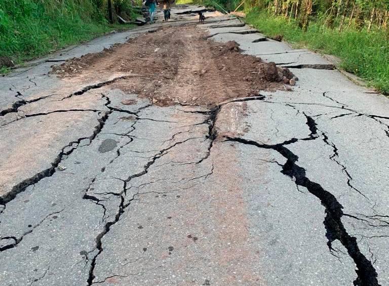La falla geológica abarca más de ocho kilómetros y afecta la vía de ingreso al municipio y a Caramanta. Foto Cortesía