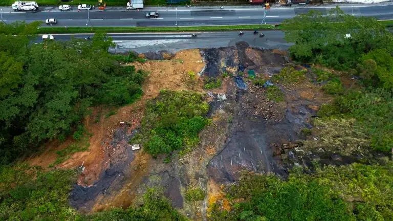 Hasta ahora, el concesionario Covipacífico y las tres alcaldías de la zona limítrofe se habían chutado la responsabilidad. FOTO MANUEL SALDARRIAGA