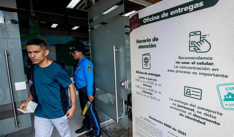 La capacidad de la Oficina de Pasaportes se aumentó con una inversión de mil millones de pesos. FOTO JAIME PÉREZ