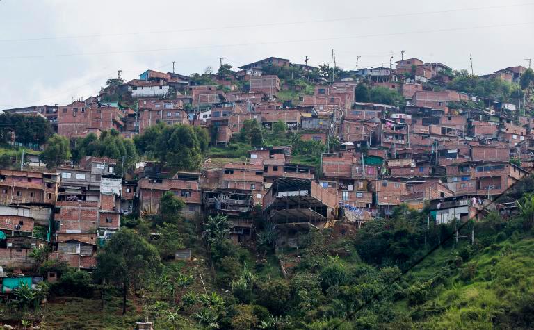 Vista del barrio El Pinar, en jurisdicción de Bello. Foto: Julio César Herrera. 