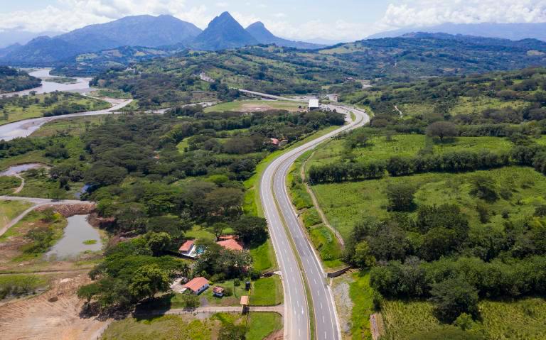 Las nuevas autopistas conectarán a Antioquia con el Pacífico y el Caribe. Foto: Manuel Saldarriaga. 