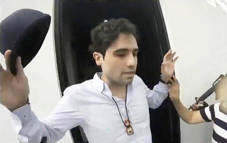Ovidio Guzmán, uno de los hijos del cofundador del cártel de Sinaloa, Joaquín “Chapo” Guzmán, oficializó ante la justicia estadounidense su declaración de culpabilidad por narcotráfico. FOTO: AFP
